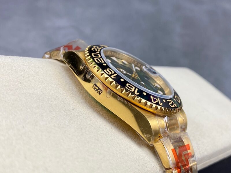 Rolex GMT Master II 116718-LN-78208 13