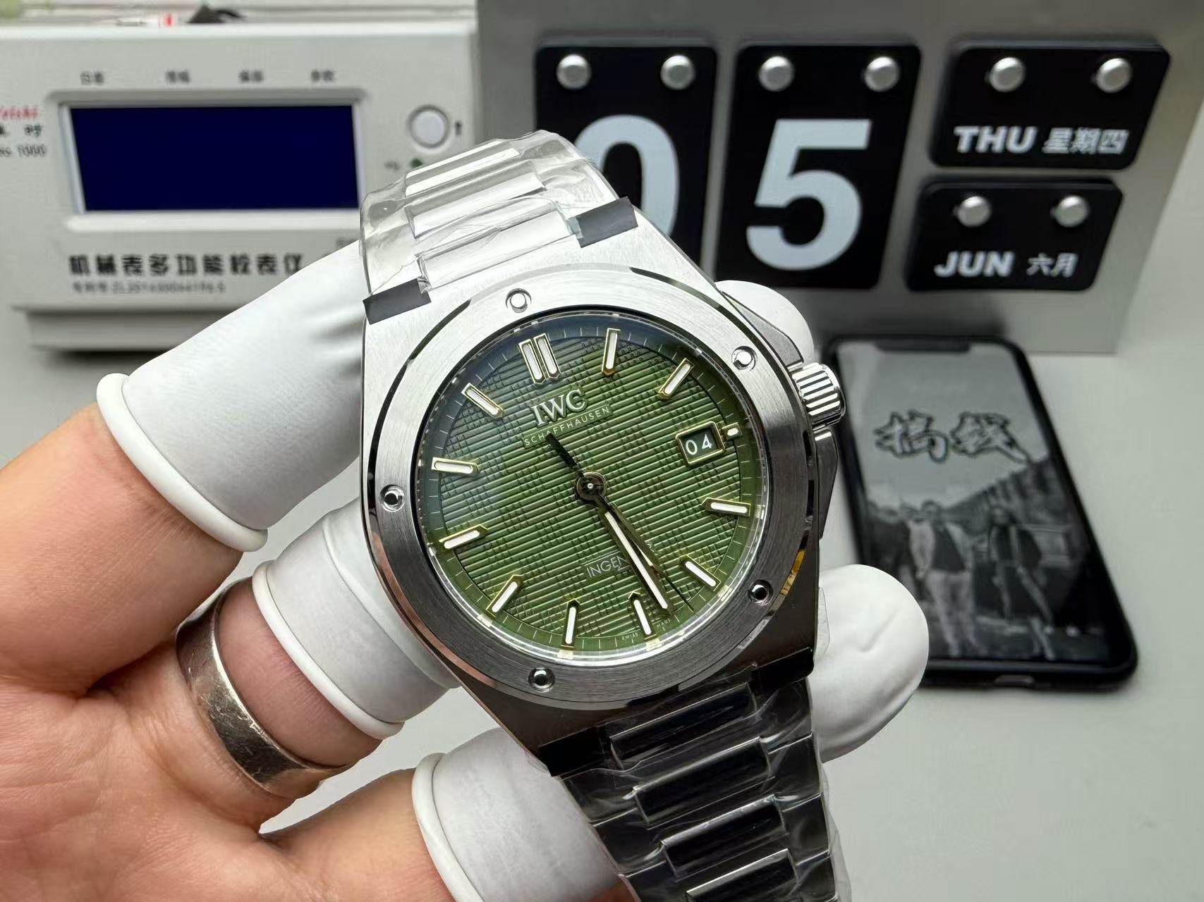 IWC Ingenieur Automatic 40 IW328908 2 IWC Ingenieur Automatic 40 IW328908 2