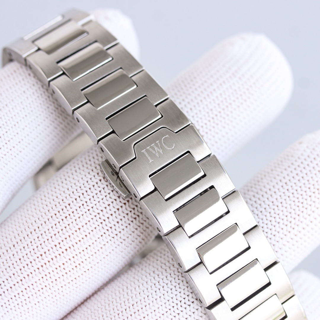 IWC Ingenieur Perpetual Calendar 41 IW344903 10 IWC Ingenieur Perpetual Calendar 41 IW344903 10